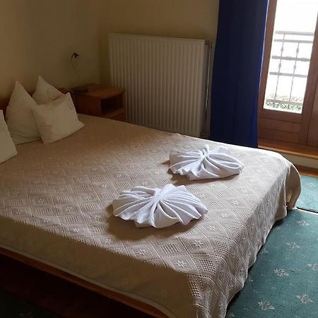 Laetitia Panzio Bed & Breakfast Kaposvar Ngoại thất bức ảnh