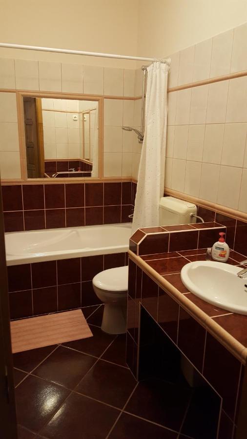 Laetitia Panzio Bed & Breakfast Kaposvar Ngoại thất bức ảnh