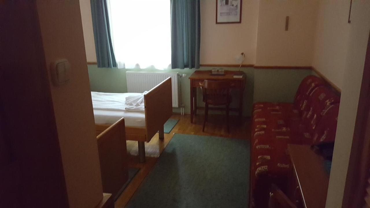 Laetitia Panzio Bed & Breakfast Kaposvar Ngoại thất bức ảnh