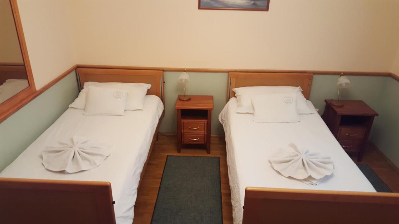 Laetitia Panzio Bed & Breakfast Kaposvar Ngoại thất bức ảnh