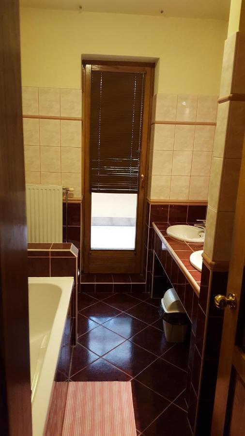 Laetitia Panzio Bed & Breakfast Kaposvar Ngoại thất bức ảnh