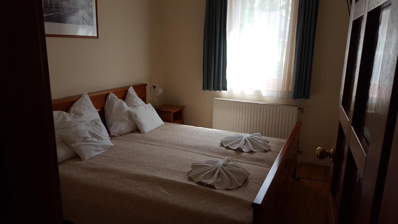 Laetitia Panzio Bed & Breakfast Kaposvar Ngoại thất bức ảnh