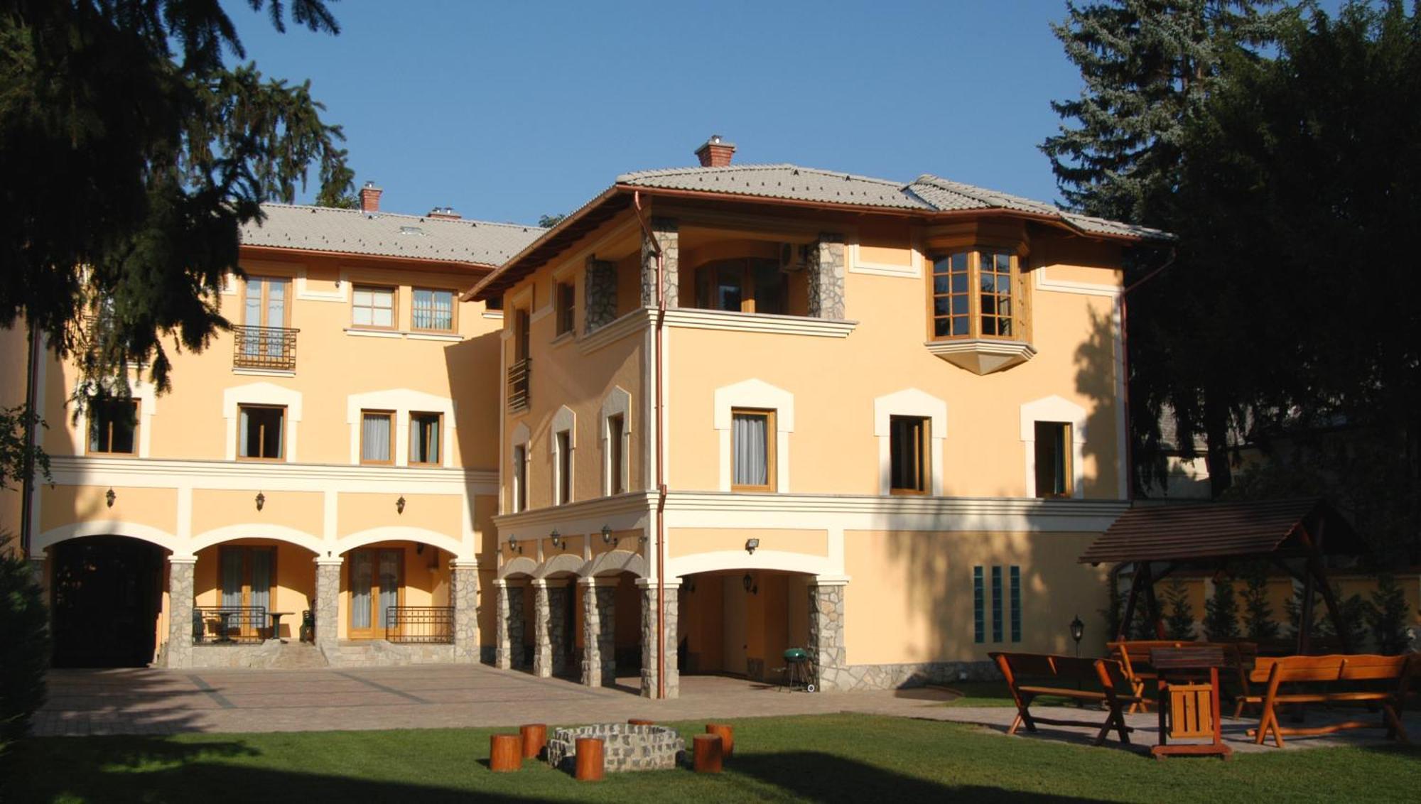 Laetitia Panzio Bed & Breakfast Kaposvar Ngoại thất bức ảnh